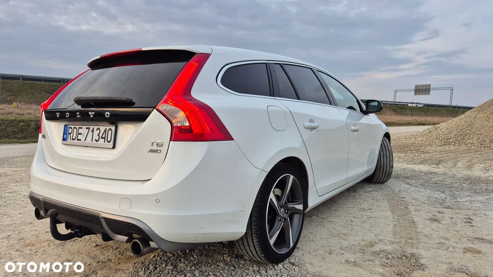Volvo V60 T6 AWD R-Design - 5