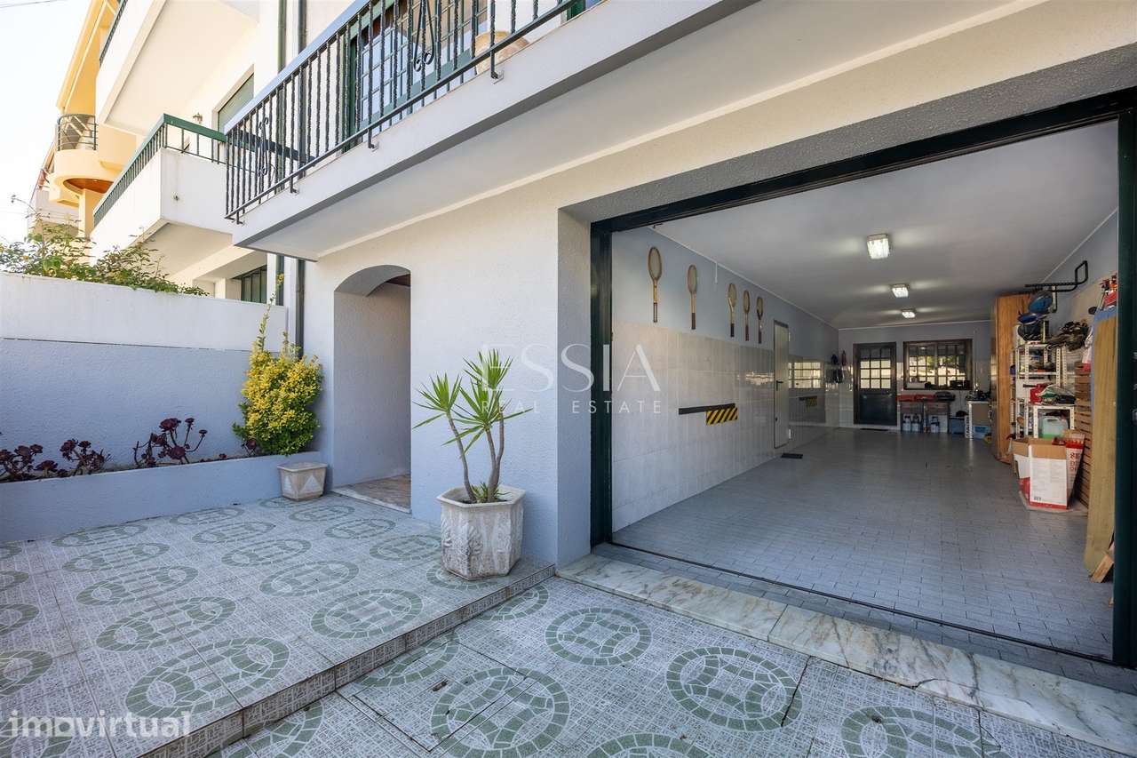 Moradia T5 com Garagem Excelente Localização em São Mamede de Infesta - Grande imagem: 3/36