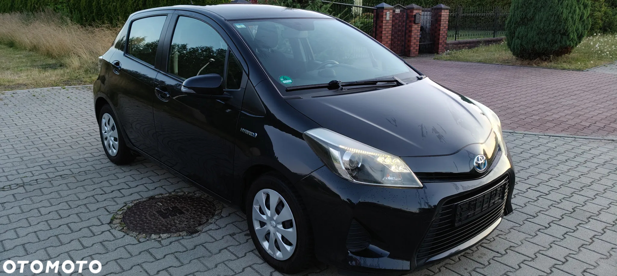Toyota Yaris Hybrid 100 Dynamic - 2
