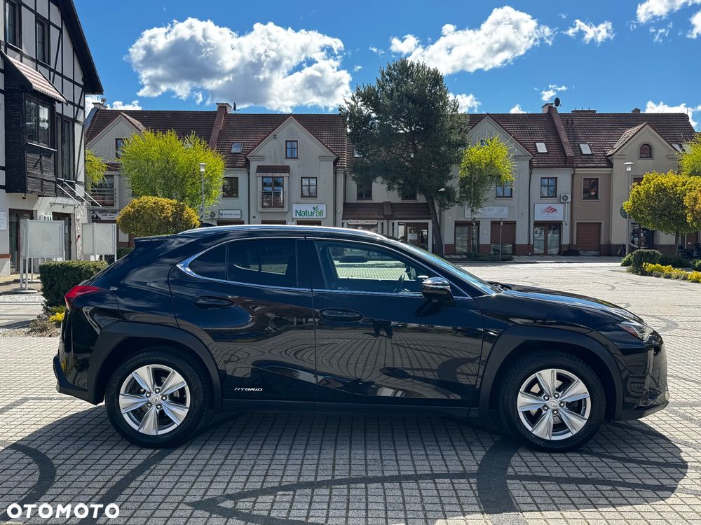 Lexus UX - 4