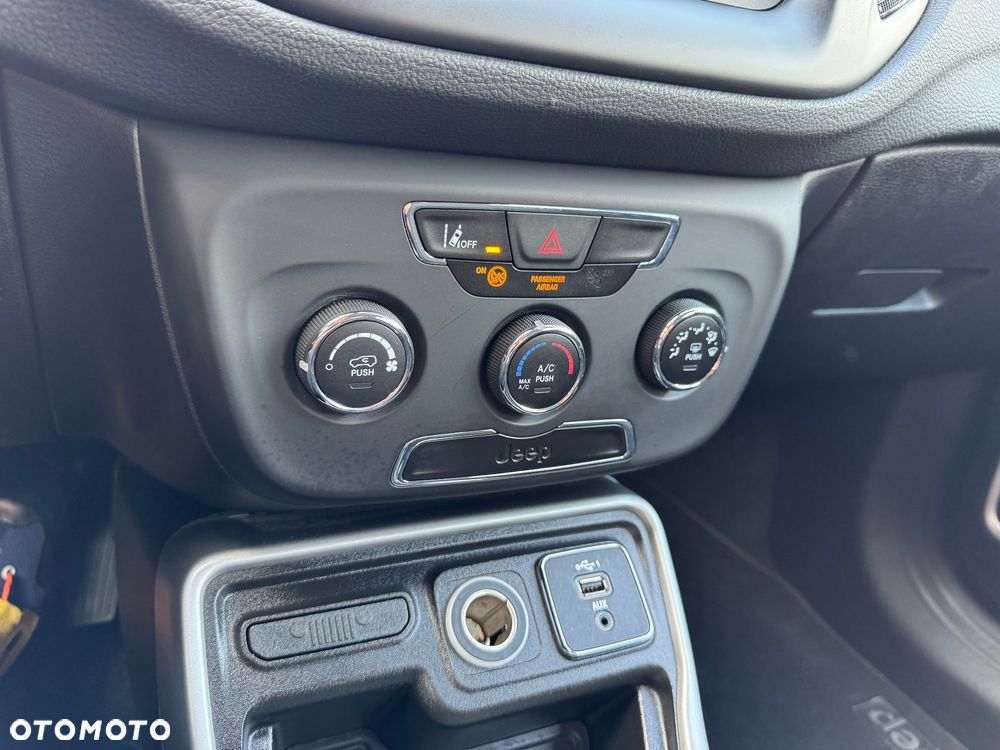 Jeep Compass 1.3 TMair Longitude FWD S&S - 31