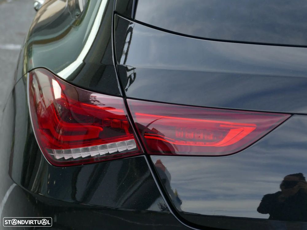 Mercedes-Benz CLA 250 e Shooting Brake AMG Line - 13