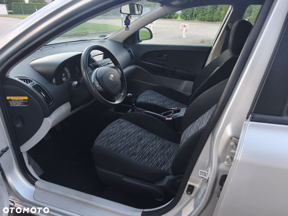 Kia Ceed - 4