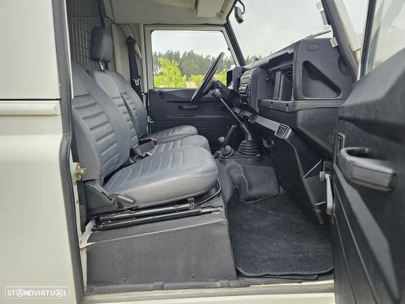 Land Rover Defender - 6