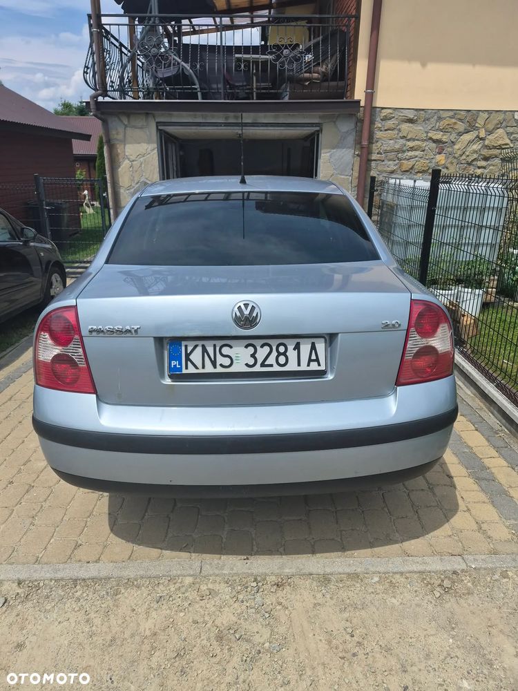 Volkswagen Passat 2.0 Basis - 2
