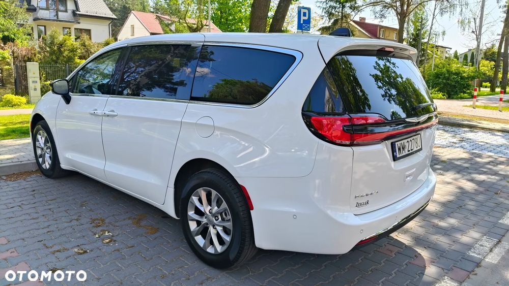 Chrysler Pacifica - 4