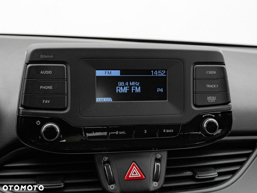 Hyundai i30 1.5 DPI Classic + - 21