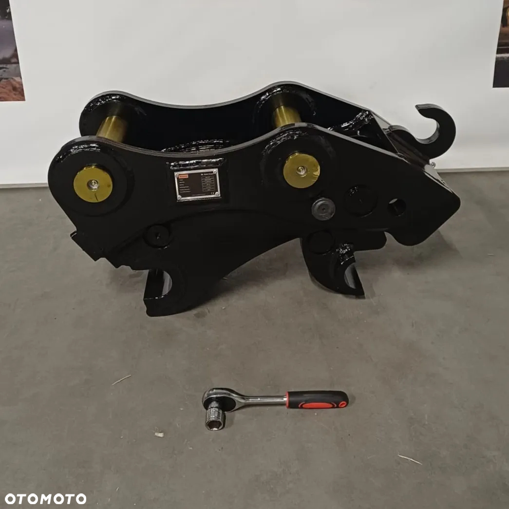 Szybkozłącze mechaniczne BK Hammer maszyny 10-17t JCB JS130 JS145 - 4