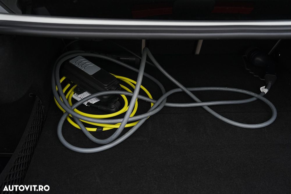 BMW Seria 3 330e Aut. M Sport - 27