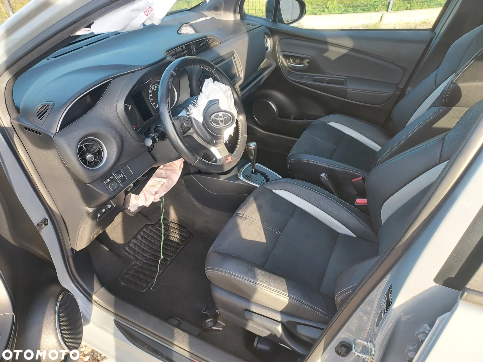 Toyota Yaris Hybrid 1.5 VVT-i GR Sport - 13