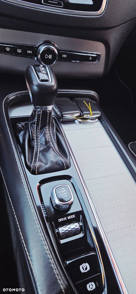 Volvo XC 90 D5 AWD Geartronic RDesign - 24