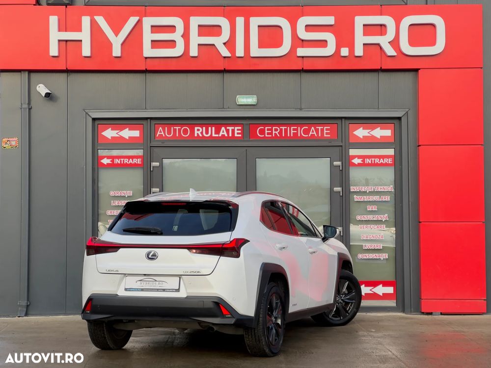 Lexus UX 250h FWD Executive - 8