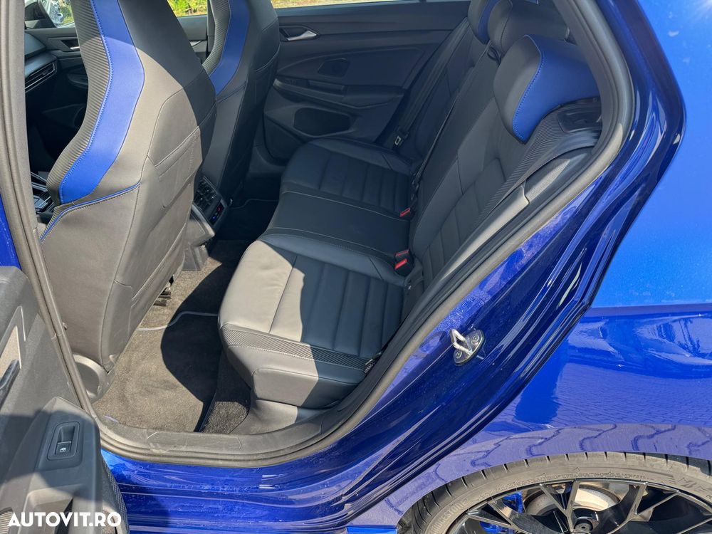 Volkswagen Golf - 10