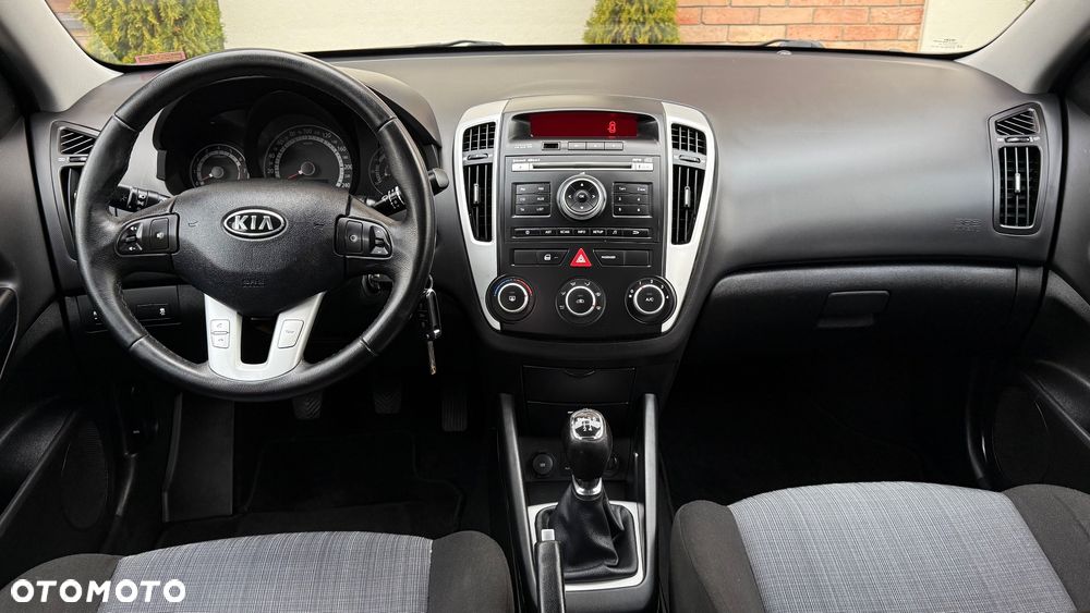 Kia Ceed - 7