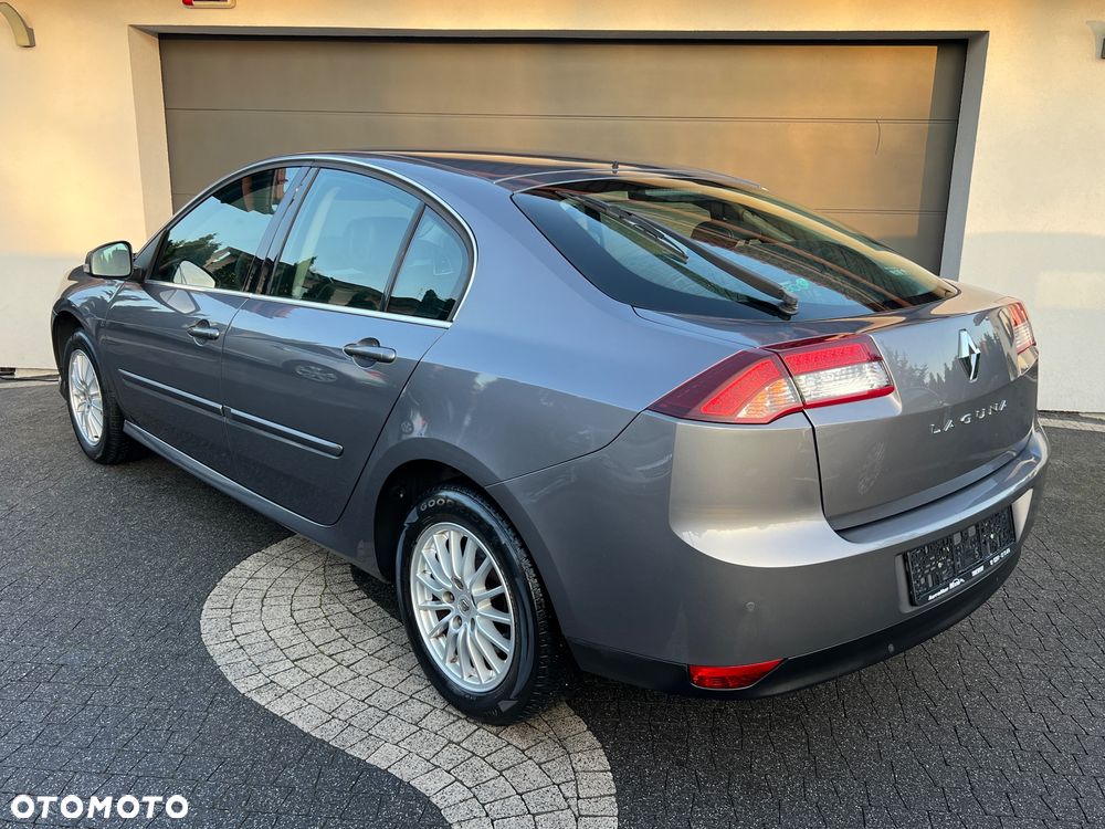 Renault Laguna 2012 photo 3