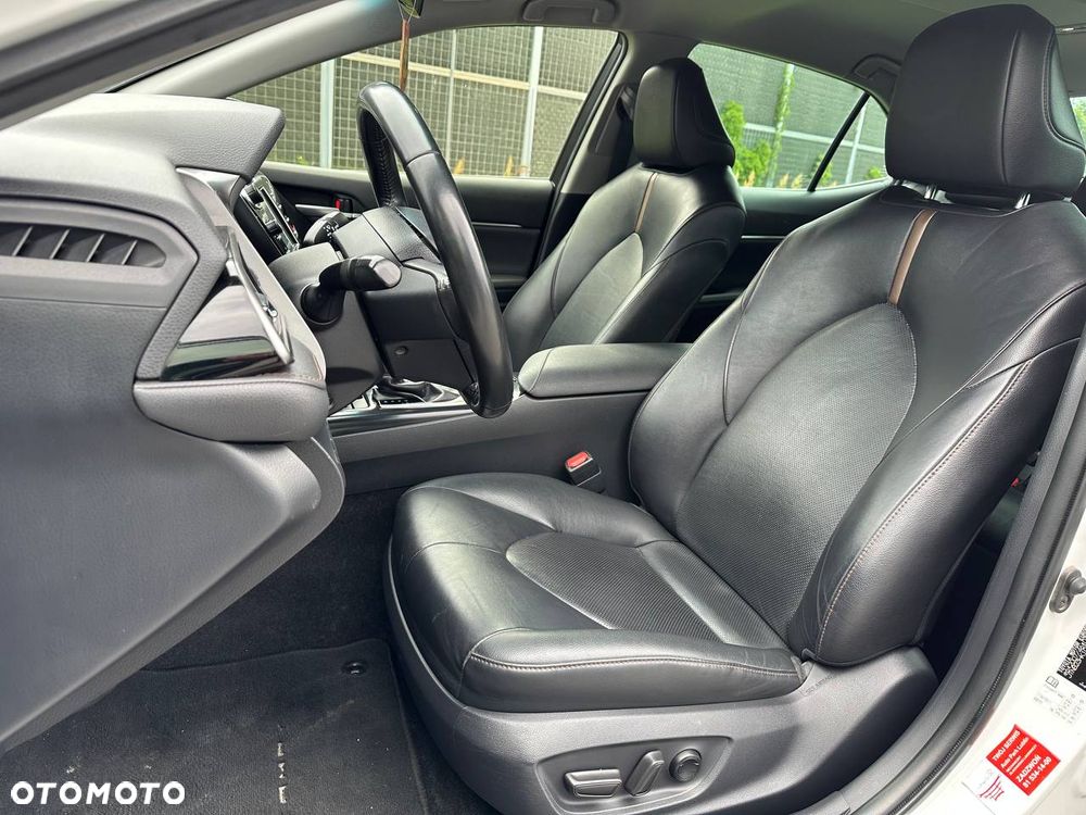 Toyota Camry 2.5 Hybrid Executive CVT - 10