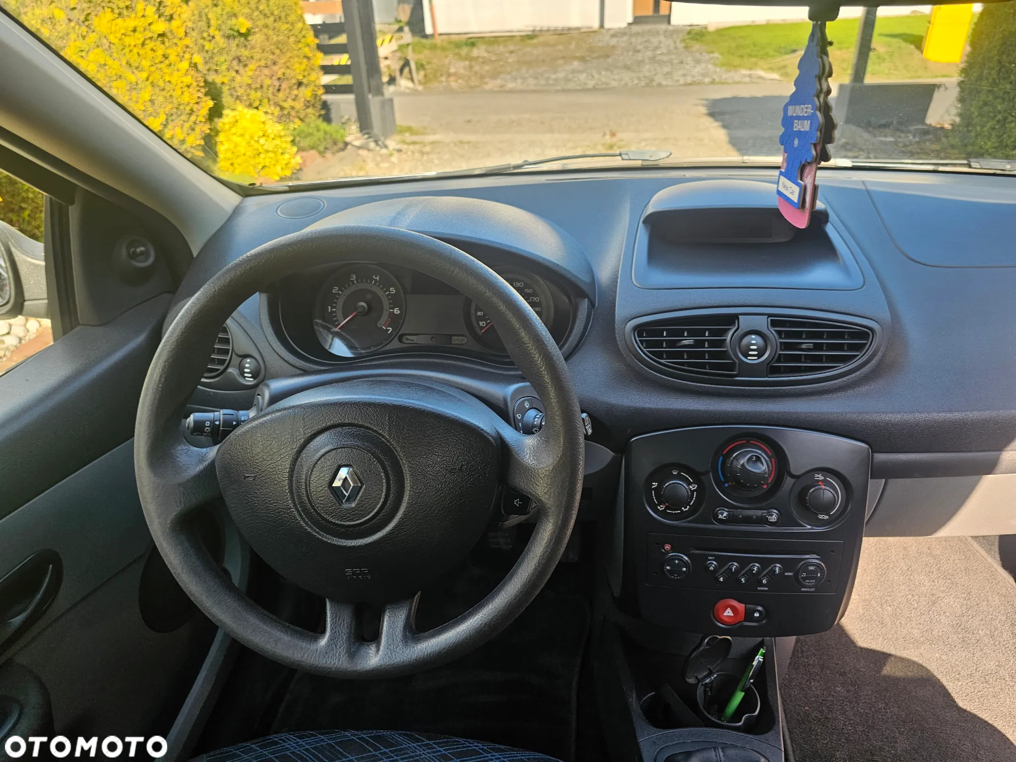 Renault Clio - 17