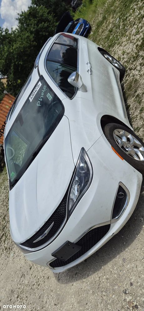 Chrysler Pacifica - 30