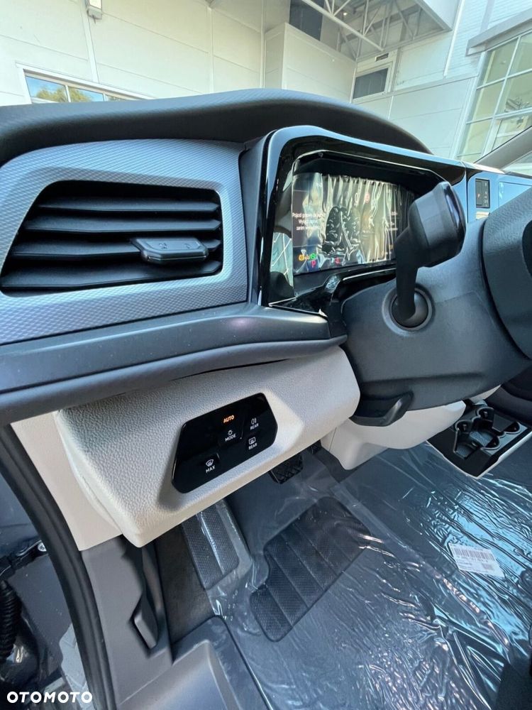 Volkswagen Multivan - 15