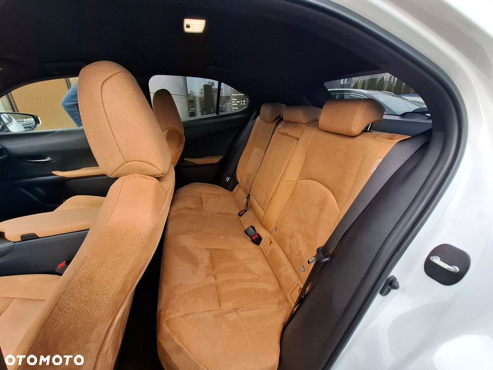 Lexus UX - 16