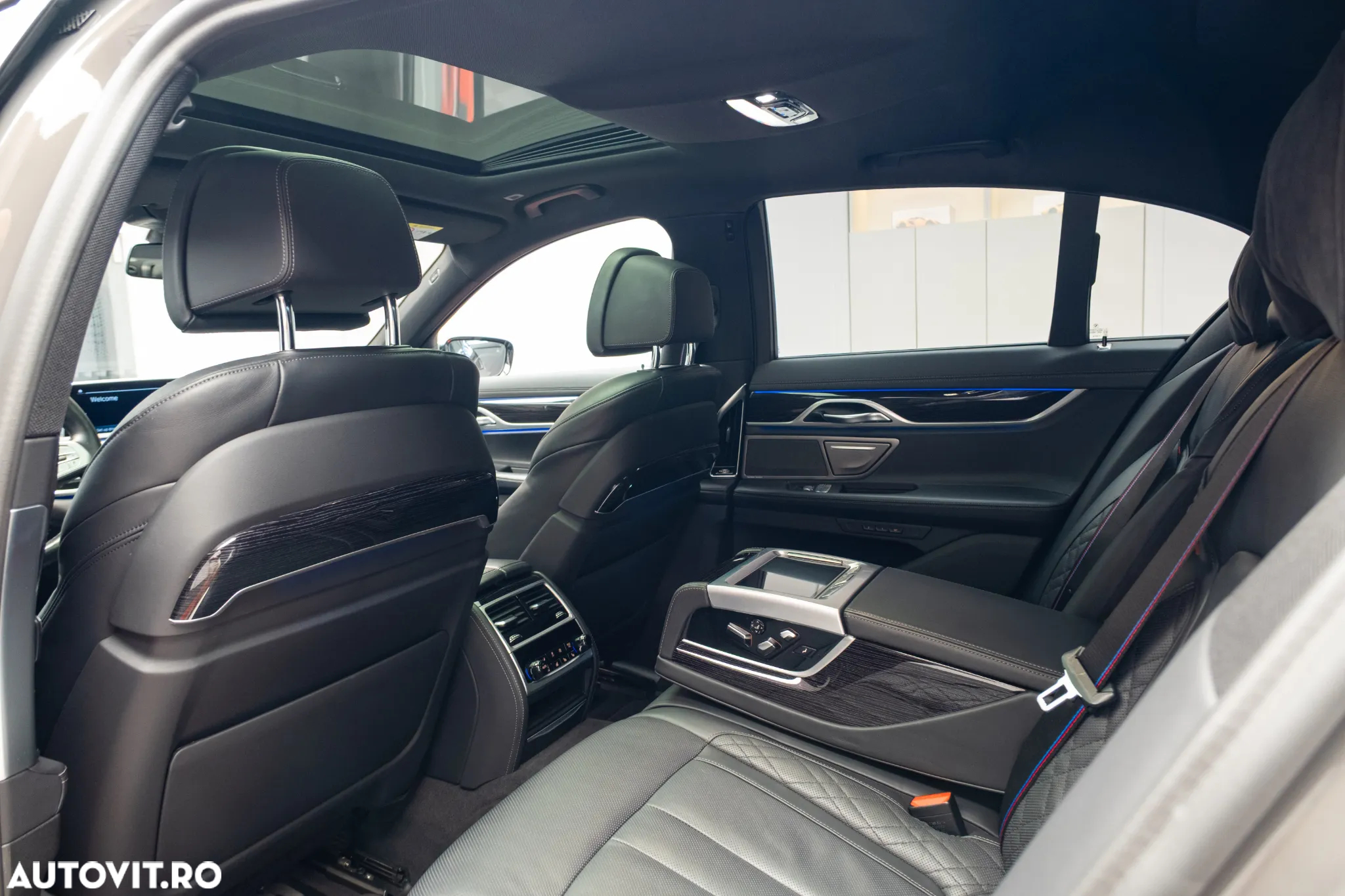 BMW Seria 7 745e - 29