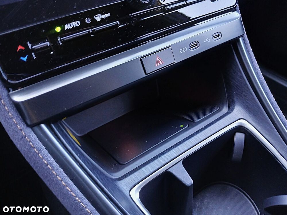 Lexus LBX 1.5 Hybrid Cool AWD - 24