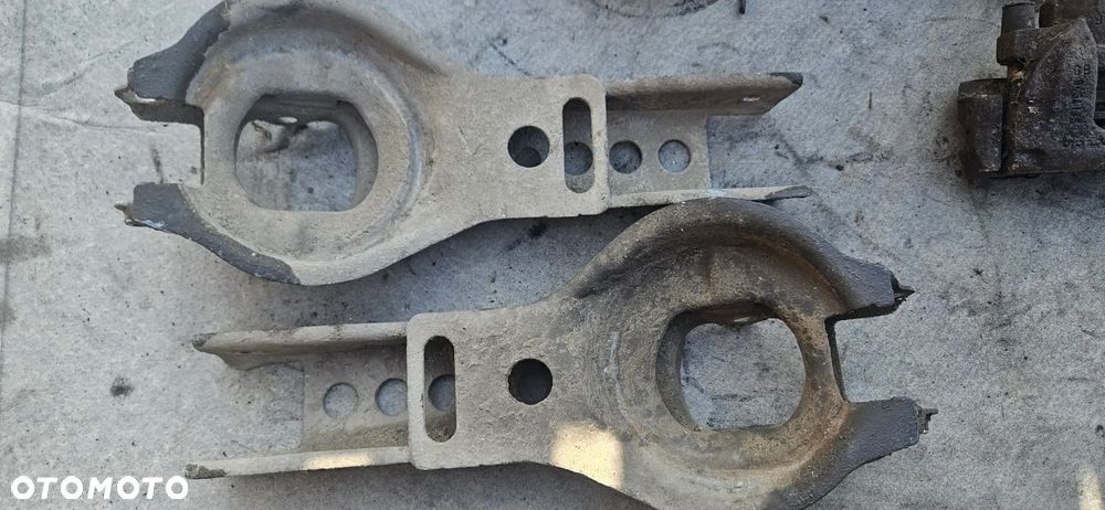 Zwrotnica piasta lewa prawa tył tylna wahacz zacisk Volvo V70 II 2,4 D5 9200624 - 8