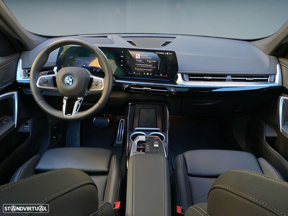 BMW iX1 eDrive20 Pack Desportivo M Pro - 4