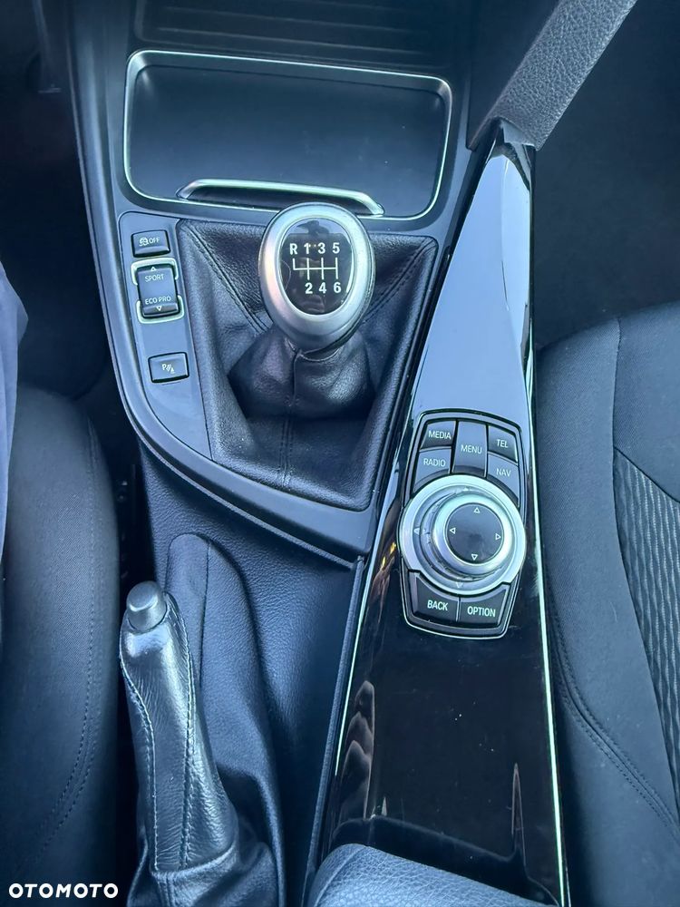 BMW Seria 3 318d M Sport Shadow - 28