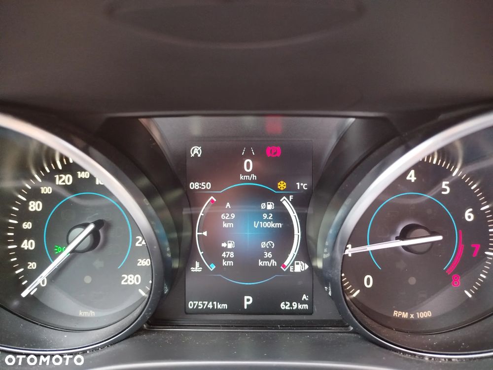 Jaguar XE 25t Prestige - 14