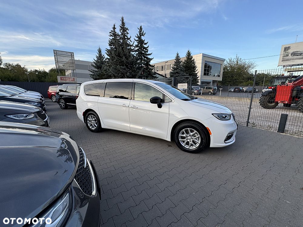 Chrysler Pacifica - 5