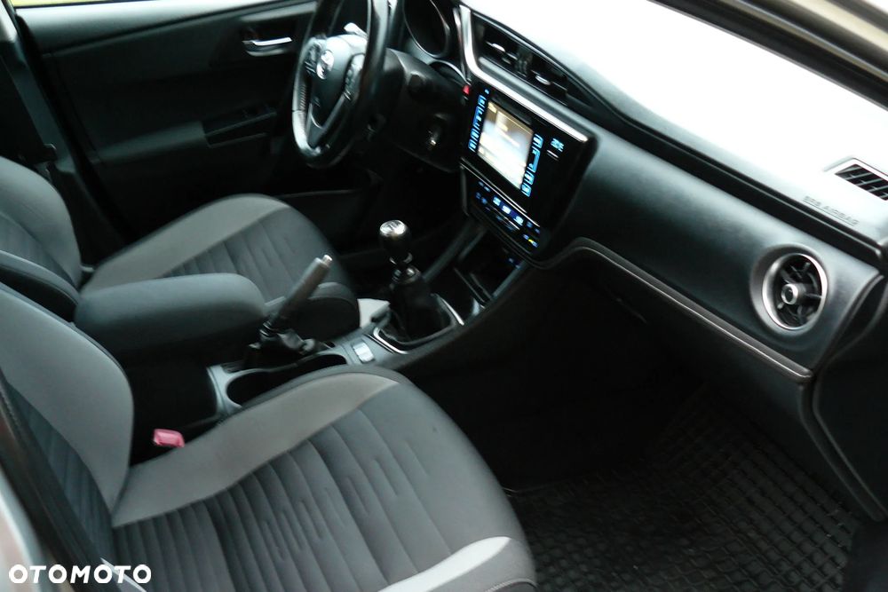 Toyota Auris 1.6 D-4D Design Edition - 4