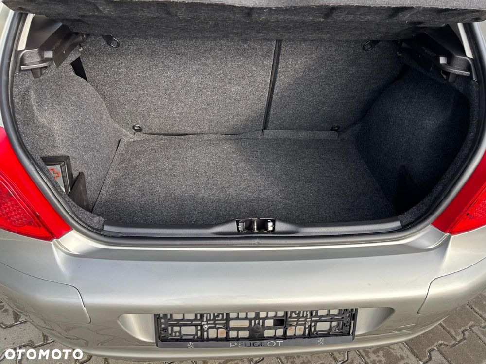 Peugeot 307 1.4 XR - 18