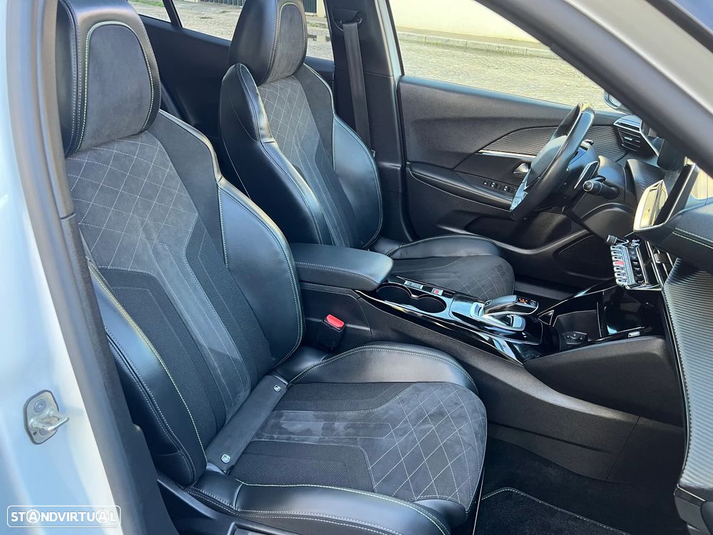 Peugeot 2008 1.2 PureTech GT EAT8 - 22