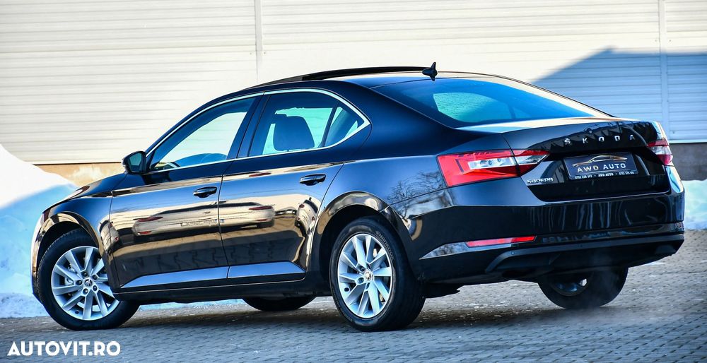 Skoda Superb 2.0 TDI DSG Premium Edition - 5