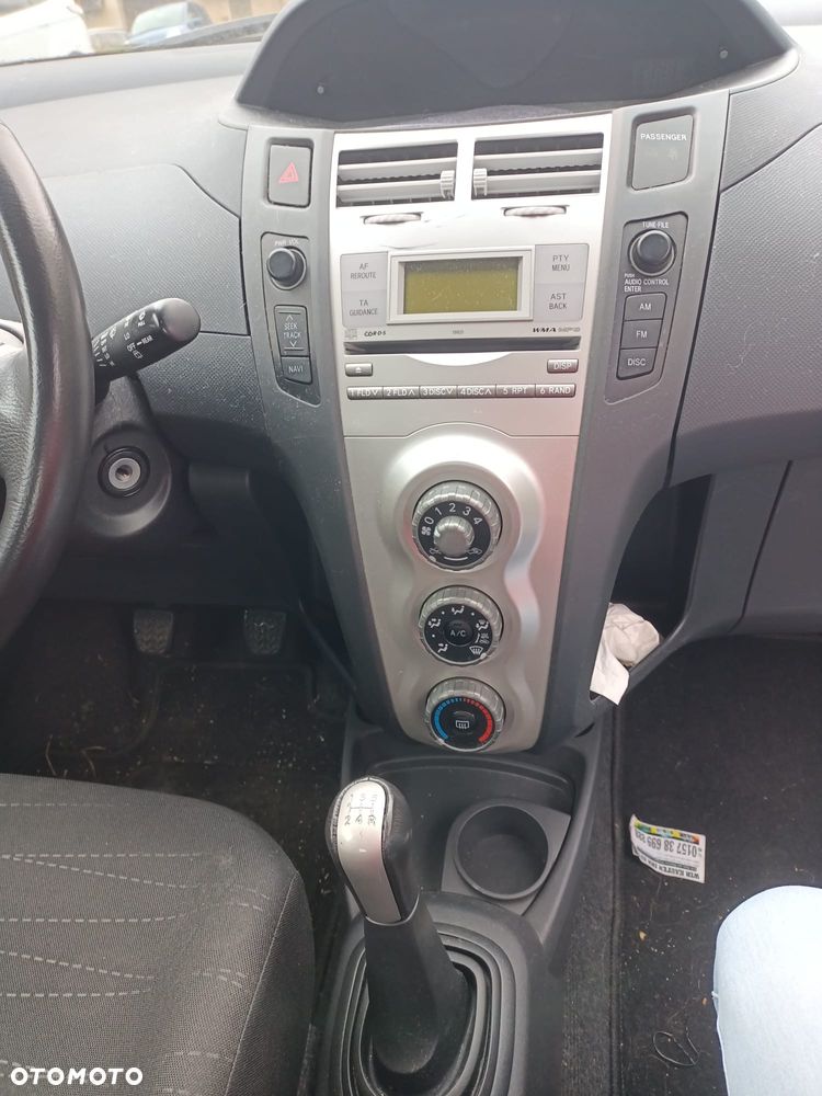 Toyota Yaris 1.0 VVT-i - 8