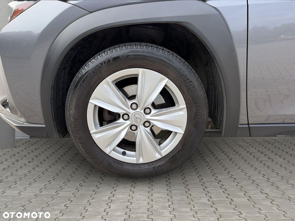 Lexus UX - 31