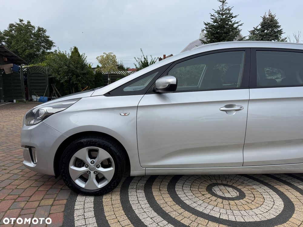Kia Carens - 10