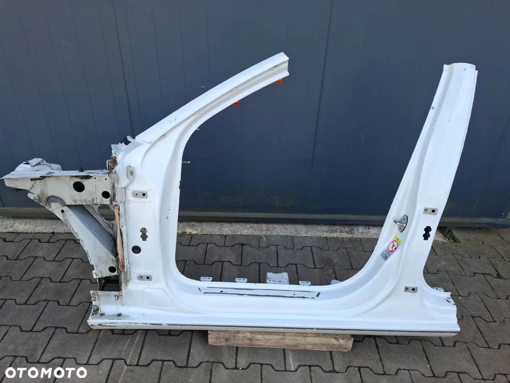 Ćwiartka próg słupek lewy bok Audi A4 B8 lift sedan 2013 rok kolor LS9R - 1