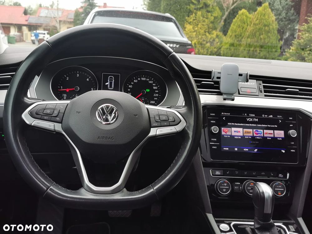 Volkswagen Passat 1.6 TDI SCR DSG Business - 30