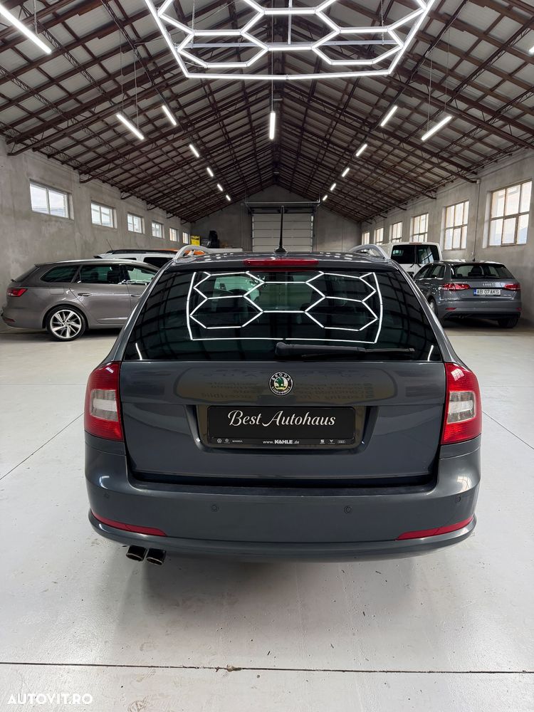 Skoda Octavia 2.0 TDI DPF DSG RS - 9