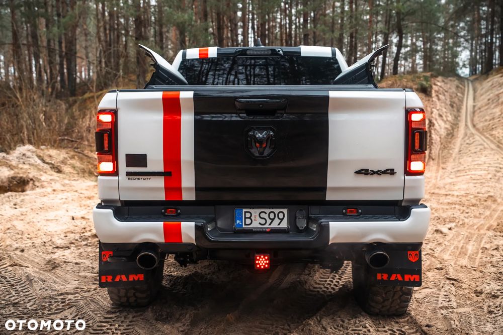 RAM 1500 Crew Cab Shortbed Bighorn - 9