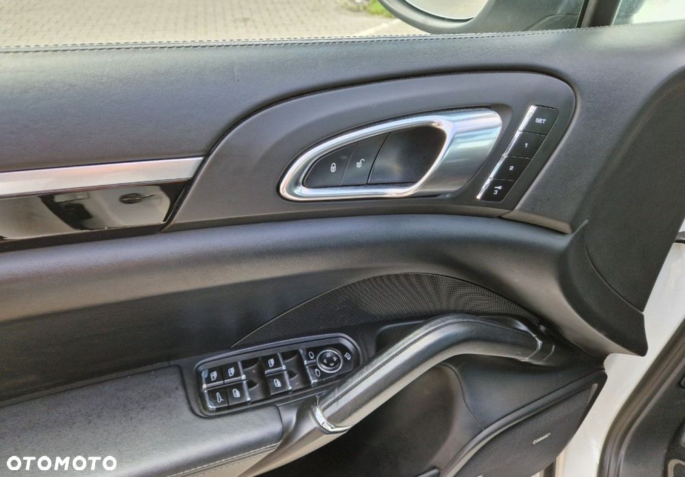 Porsche Cayenne - 22