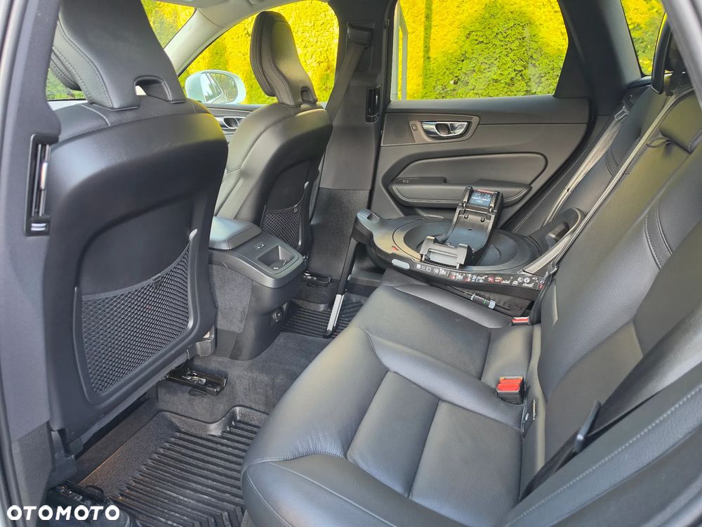 Volvo XC 60 B5 B AWD Plus Bright - 15