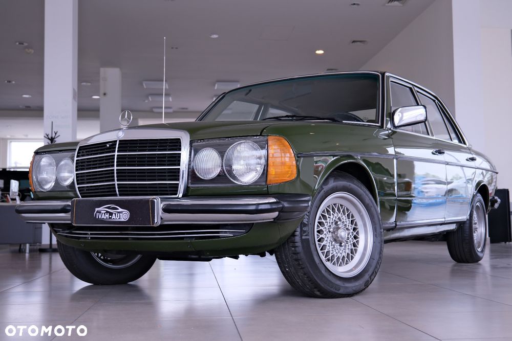 Mercedes-Benz W123 - 21