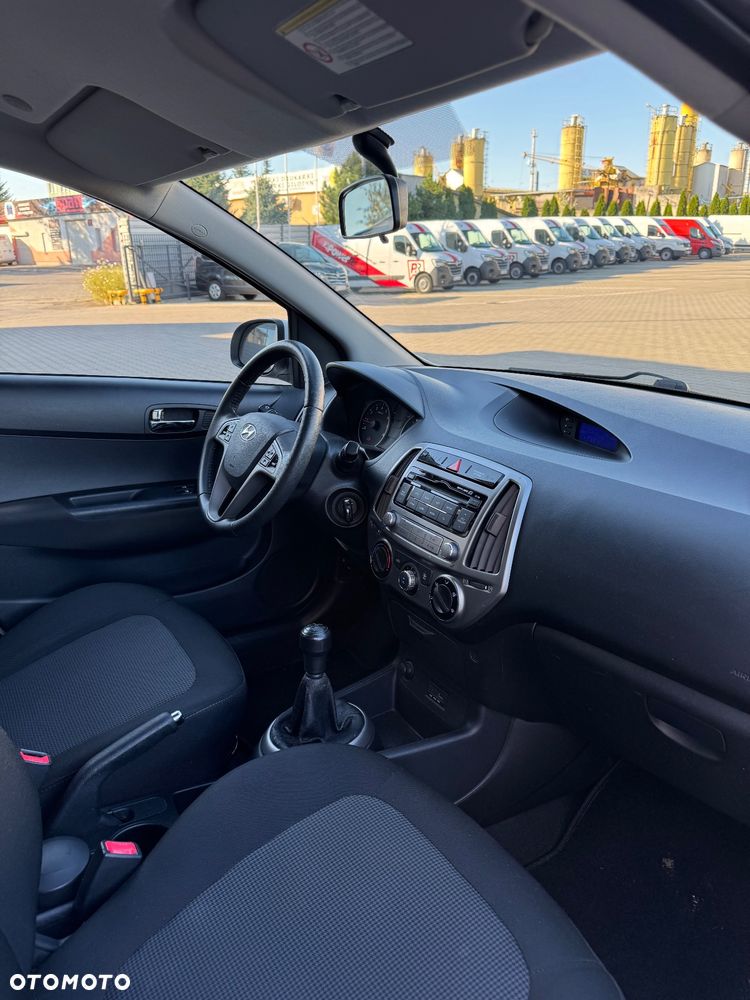 Hyundai i20 - 17