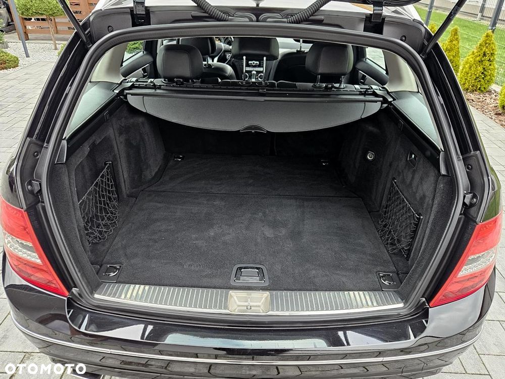 Mercedes-Benz Klasa C 250 CGI Automatik BlueEFFICIENCY Avantgarde - 29