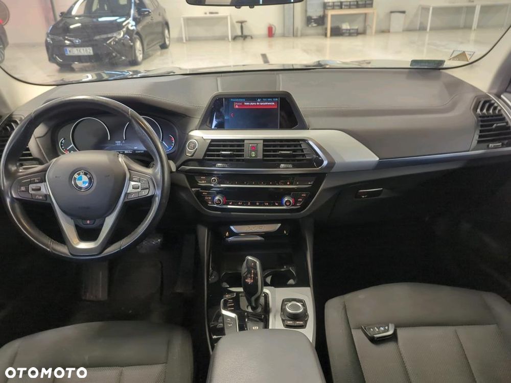 BMW X3 xDrive20i Advantage - 8
