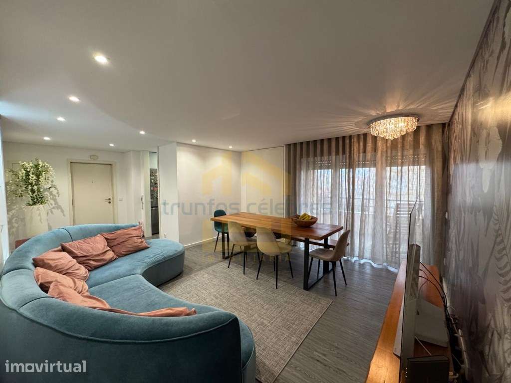 Apartamento T2 Totalmente Renovado com lugar de garagem a 100mt da ... - Grande imagem: 4/48