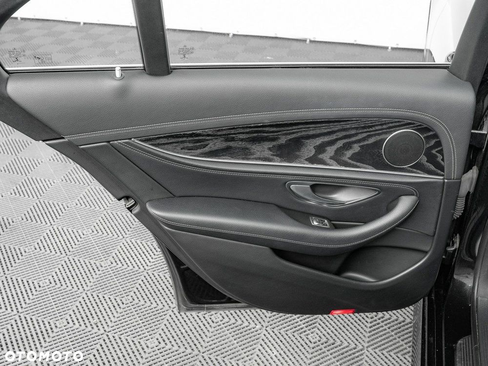Mercedes-Benz Klasa E 350 d 4-Matic 9G-TRONIC - 27